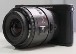 Она существует. На CP+ 2019 показана беззеркальная камера Yongnuo YN450 4G формата Micro Four Thirds с креплением Canon EF, работающая под управлением Android