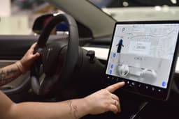 Tesla добавит в свои электромобили поддержку Netflix и YouTube