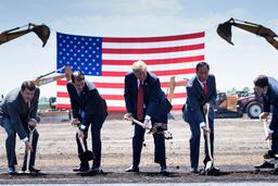 К моменту запуска первый завод Foxconn в США создаст лишь 1500 рабочих мест