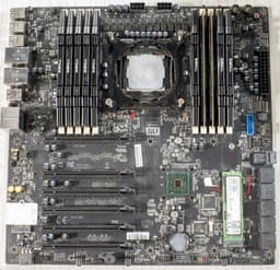 Фото дня: прототип гигантской системной платы EVGA с 10 слотами для оперативной памяти