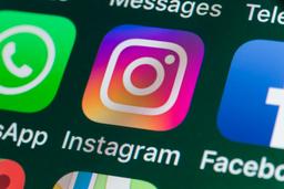 Facebook* планирует переименовать Instagram* и WhatsApp в свою честь