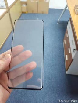 Все, кроме Apple. Huawei, Vivo, Oppo и Xiaomi выпустят смартфоны с экранами-водопадами в этом году