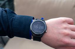 Asus VivoWatch SP — фитнес-трекер, который умеет снимать ЭКГ, отслеживать давление и уровень насыщения крови кислородом