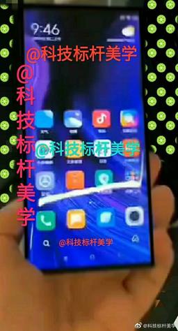 Xiaomi Mi Note 10 позирует вживую