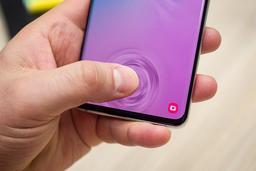 Скандал набирает обороты. Банковские приложения начали блокировать Samsung Galaxy S10 и Galaxy Note10