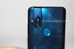 64 Мп, всплывающая камера, подсветка сканера, Snapdragon 675 и Android 10 за 329 евро. Появился первый обзор новинки Motorola