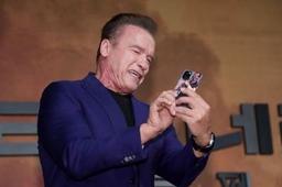 Камера iPhone 11 Pro превратилась в реактивный огнемет в руках Арнольда Шварценеггера