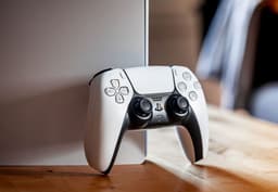 Революционный контроллер DualSense не работает с PlayStation 4, зато каким-то чудом работает с PlayStation 3