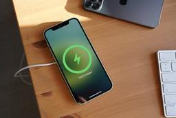 Apple выпустила в России зарядное устройство MagSafe