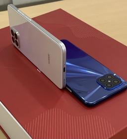 Две платформы для Huawei nova 8 SE. Первый из бюджетных флагманов Huawei позирует на живых фото