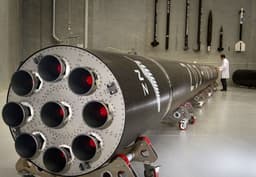 Не только SpaceX может возвращать первую ступень ракеты. Rocket Lab впервые осуществила это со своей ракетой Electron