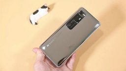 Xiaomi Mi 11 оснащён изогнутым с четырех сторон экраном