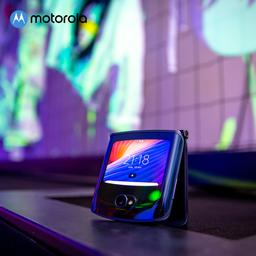 Легендарная раскладушка стала хитом в России. Даже январские поставки Motorola RAZR 5G раскуплены