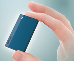 Миниатюрный внешний твердотельный накопитель Buffalo SSD-PSMU3 оснащен интерфейсом USB 3.2 Gen 1 и защищен от внешних воздействий