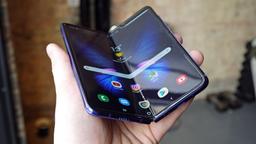 Новый гибкий Samsung Galaxy Fold по цене обычного смартфона