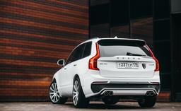 Volvo XC100 Recharge — люксовый полноразмерный электрический кроссовер с разгоном до 100 км/ч менее чем за 5 секунд