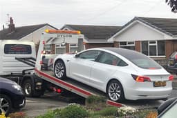 В новенькой Tesla Model 3 рулевое колесо отвалилось прямо во время движения