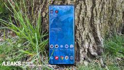 Флагман Motorola с «бесконечной гранью» впервые показали вживую