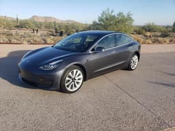 Всё для людей. В американских Tesla Model 3 без лишнего шума появились порты USB-C и беспроводная зарядка