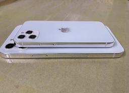 Линейка iPhone 12 в стиле iPad Pro вживую. Реалистичные фото макетов от надёжного источника