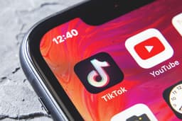 Дети всё активнее используют TikTok. Сервис лишь немногим уступает YouTube