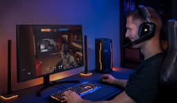 Настольный ARGB-светильник Corsair iCUE LT100 Lighting Tower может играть роль вешалки для гарнитуры