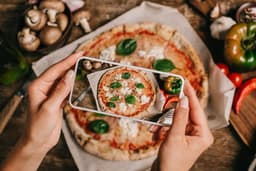 В Instagram* появилась функция заказа и доставки еды в России