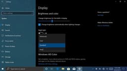 Проблемы новой версии Windows 10 продолжаются. Странные зелёные и синие волнистые линии портят изображение