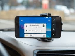 Android Auto на смартфонах стал удобнее. Новый интерфейс Google Maps