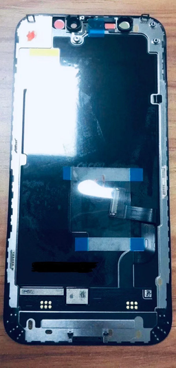 Живое фото экрана iPhone 12 ставит крест на мечтах об уменьшенной «чёлке»