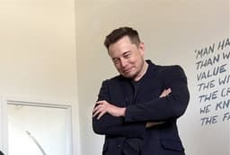 Илон Маск будет рулить Tesla еще три года