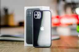 iPhone 12 собирают без паники. Foxconn опровергла слухи о режиме 24/7 и отмене выходных