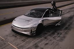 Облегченный Lucid Air попытался обойти на треке Tesla Model S Plaid. Не получилось