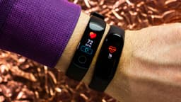 Новая прошивка добавит в Xiaomi Mi Band 5 и Amazfit Band 5 функцию измерения температуры