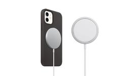Владельцам iPhone 12 не стоит использовать металлические и кожаные чехлы, зарядка MagSafe может размагнитить пластиковые карты