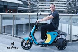 Первый электроскутер Segway идёт на рекорд