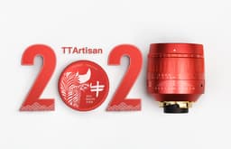 TTartisan отмечает год Быка выпуском ярко-красного объектива 50mm F0.95