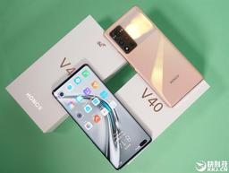 Первый флагман Honor без Huawei сразу стал хитом. Вся первая партия Honor V40 раскуплена за 3 минуты 46 секунд