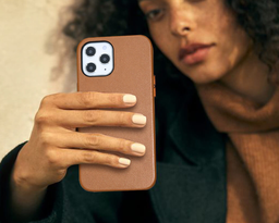 iPhone 12 теперь можно «одеть в кожу» за копейки. На Xiaomi Youpin предлагают чехол за $7,5