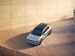 Hyundai представила электрический кроссовер Ioniq 5 за 4,7 миллиона рублей. Он будет продаваться в России