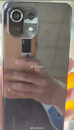 Равнение на Redmi K40. Xiaomi Mi 11 Lite получил такой же экран, как и новый флагман Redmi