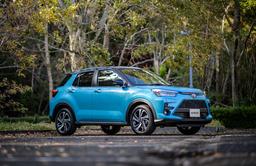Представлен очень доступный гибридный кроссовер Toyota Raize e-Smart Hybrid