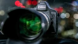 Новый датчик изображения Canon позволяет делать цветные фотографии высокого качества в темноте