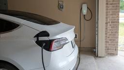 Tesla продаёт кусочек пластика за 100 долларов. Представлены сменные панели для зарядных устройств под цвет автомобилей