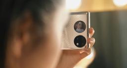 Два экрана, 50 Мп, 3-кратный зум, 66 Вт и ценовое преимущество. Как Huawei P50 Pocket собирается победить Samsung Galaxy Z Flip3 5G