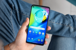 Motorola вспомнила про Android 11: уже три модели смартфонов получили обновление