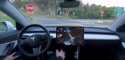 Tesla отлучила от автопилота водителей, которые плохо следили за дорогой. Но при этом программа Full Self-Driving расширилась вдвое
