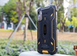 Первый неубиваемый смартфон со стереодинамиками, NFC и аккумулятором на 8000 мА•ч поступил в продажу