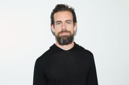 Первый твит в Twitter продан почти за 3 млн, деньги пошли на благотворительность