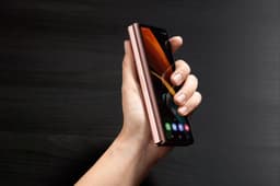 Самый доступный смартфон нового поколения от Xiaomi будет похож на Samsung Galaxy Z Fold 2